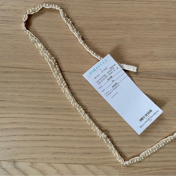 Mikaella Elegant Lace Wedding Dress with Train - Picture 9 of 10